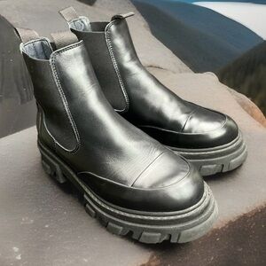 Ganni black chelsea stitch leather ankle boots sz 40